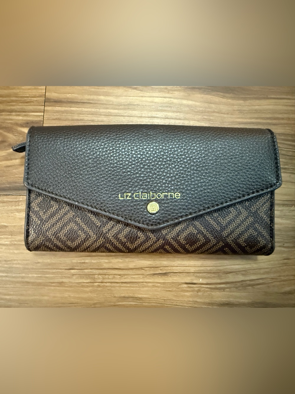 Liz Claiborne Brown Geometric Envelope Large Capacity Long Wallet (EUC)